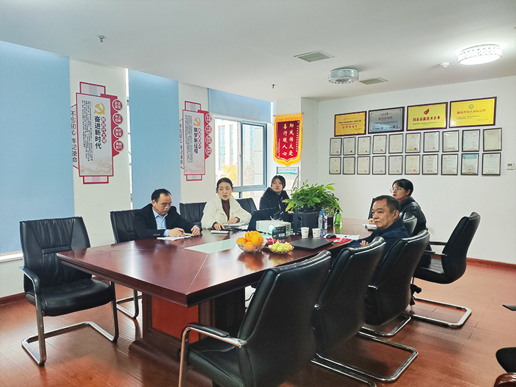 国外客户来访MG不朽情缘能源.jpg